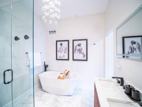 Artful Escape at Marietta Square — 4-Star Luxury Hotel in Marietta, United States