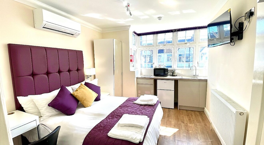 Crompton Guest House — Hounslow — photo 3