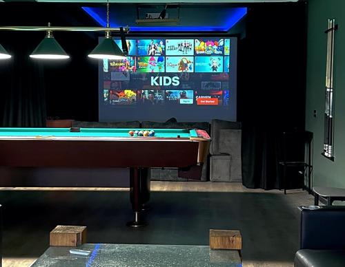 Niabi Apartments with Cinema and Billiards — 4-Star Luxury Hotel in Tbilisi, Georgia