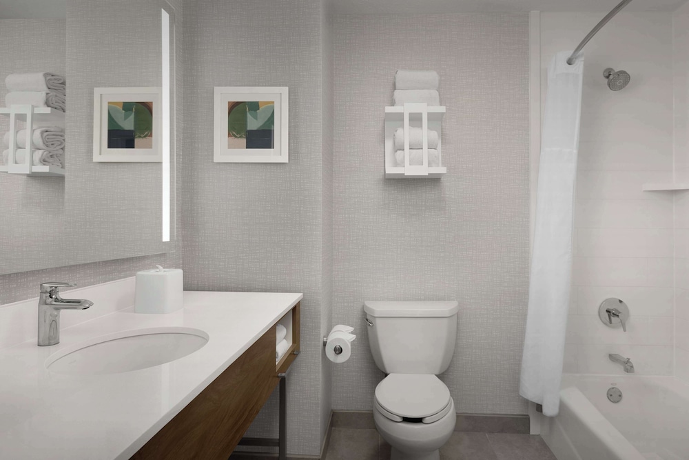 Hampton Inn Waterloo Cedar Valley - photo 34