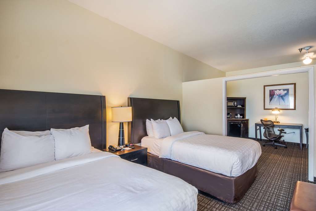 Clarion Inn & Suites Central Clearwater Beach - photo 40