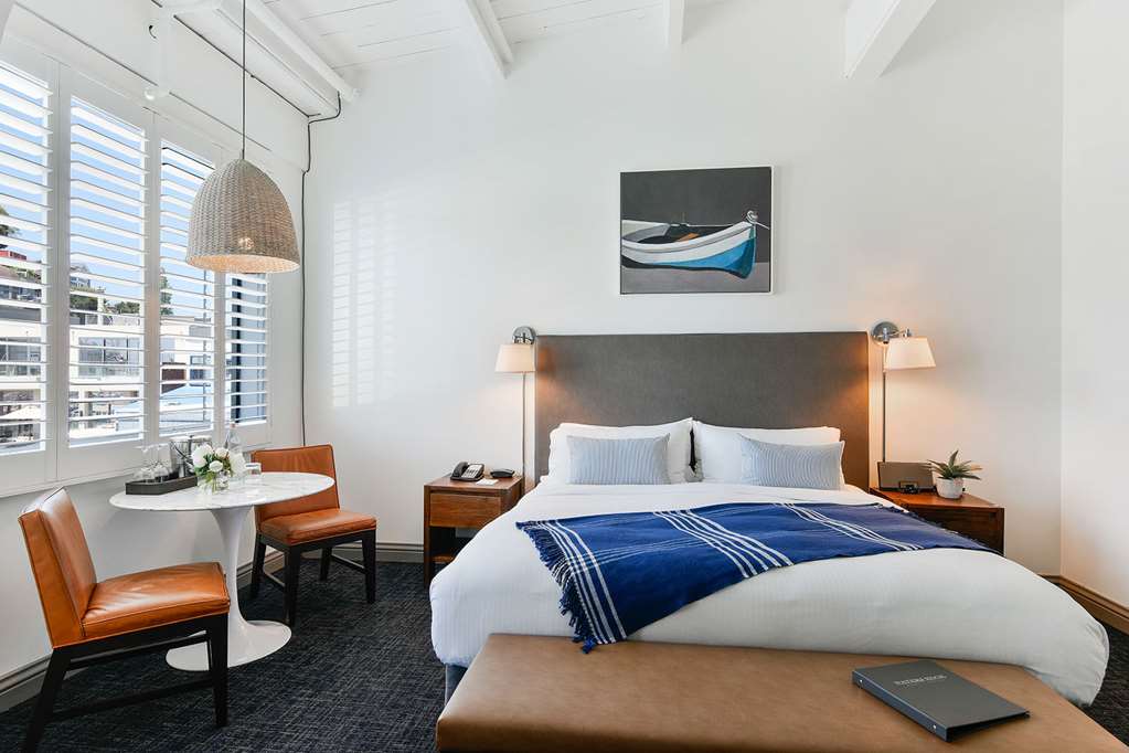 Waters Edge Hotel - photo 18