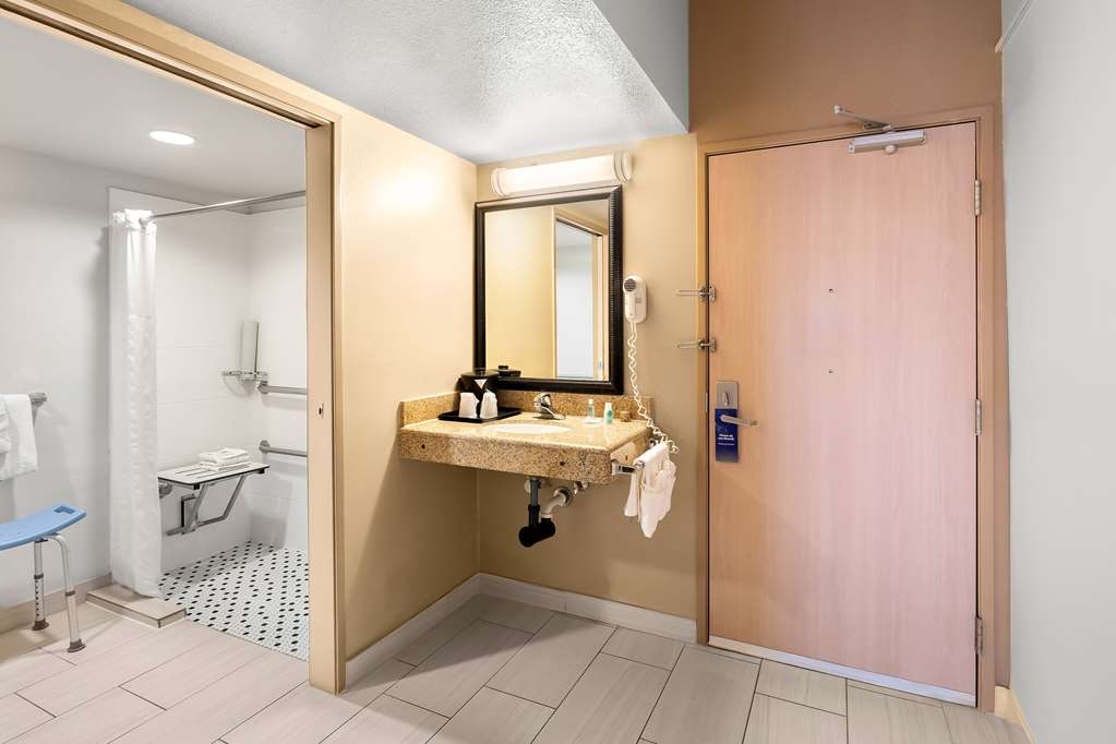 Comfort Inn & Suites near Kino Sports Complex - photo 6