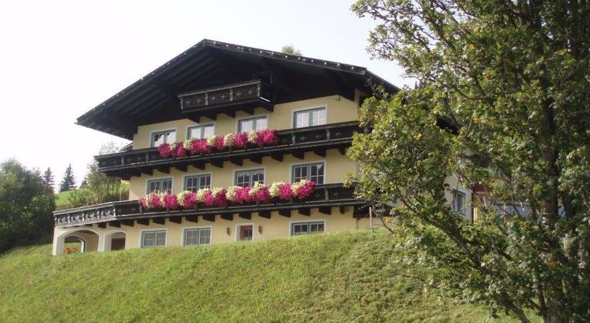 Haus Kleinberg — 4-Star Luxury Hotel in Filzmoos, Austria