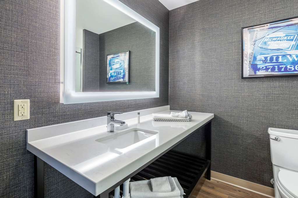Cambria Hotel Milwaukee Downtown - photo 23