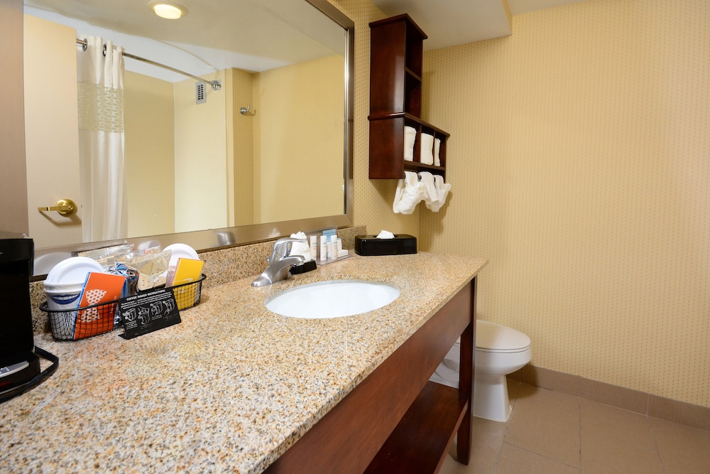 Hampton Inn Raleigh Capital Blvd. North - photo 27