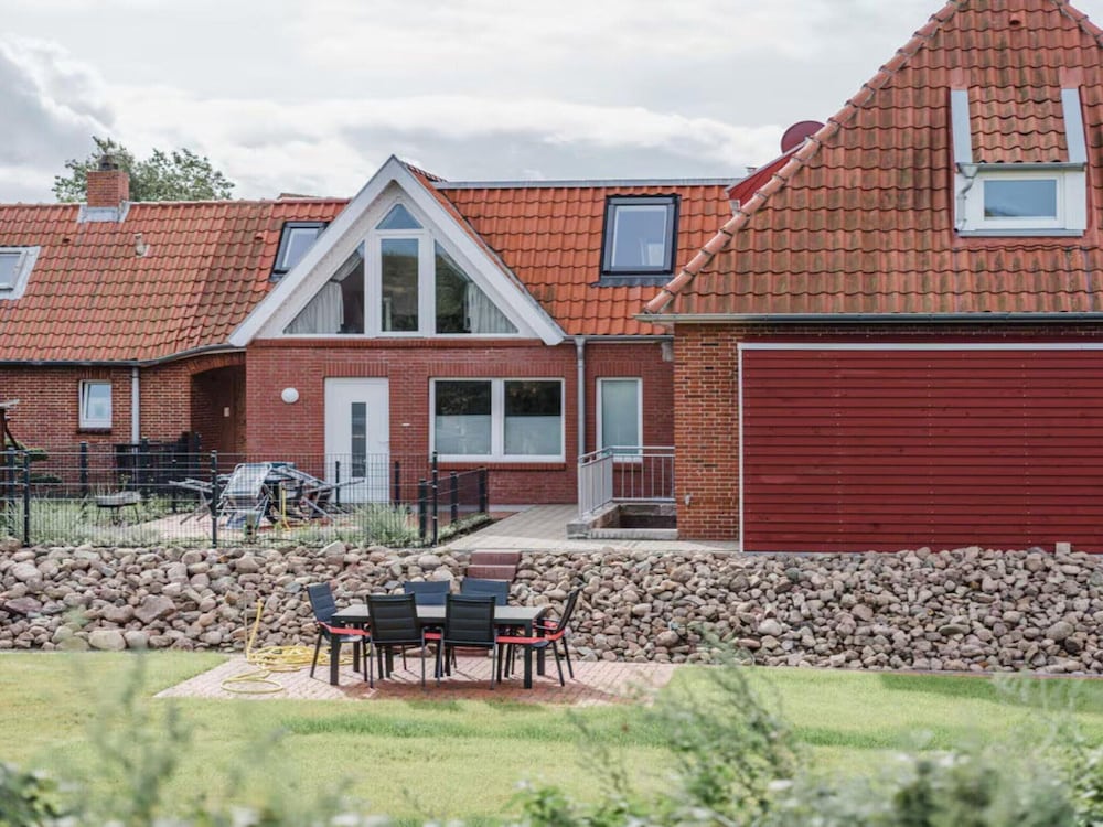Torbogenhuus No. 5 Comfortable Holiday Residence — 4-Star Luxury Hotel in Norderney, Germany