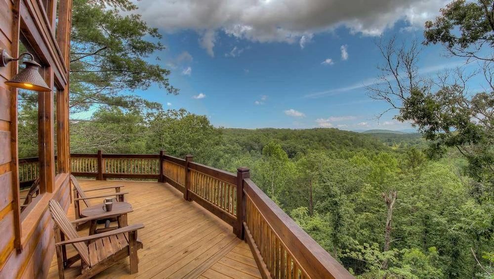 Stone Pine Lodge — 4-Star Luxury Hotel in Morganton, United States