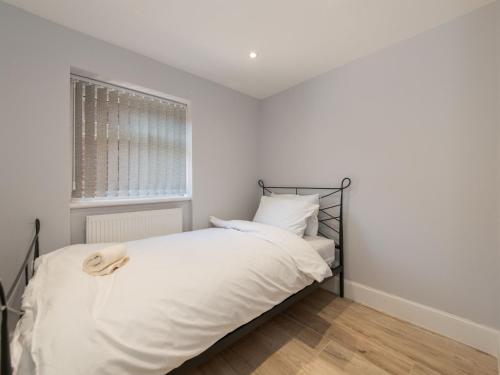 Brand New Trendy 2BR in the Vibrant Town Centre Pass the Keys