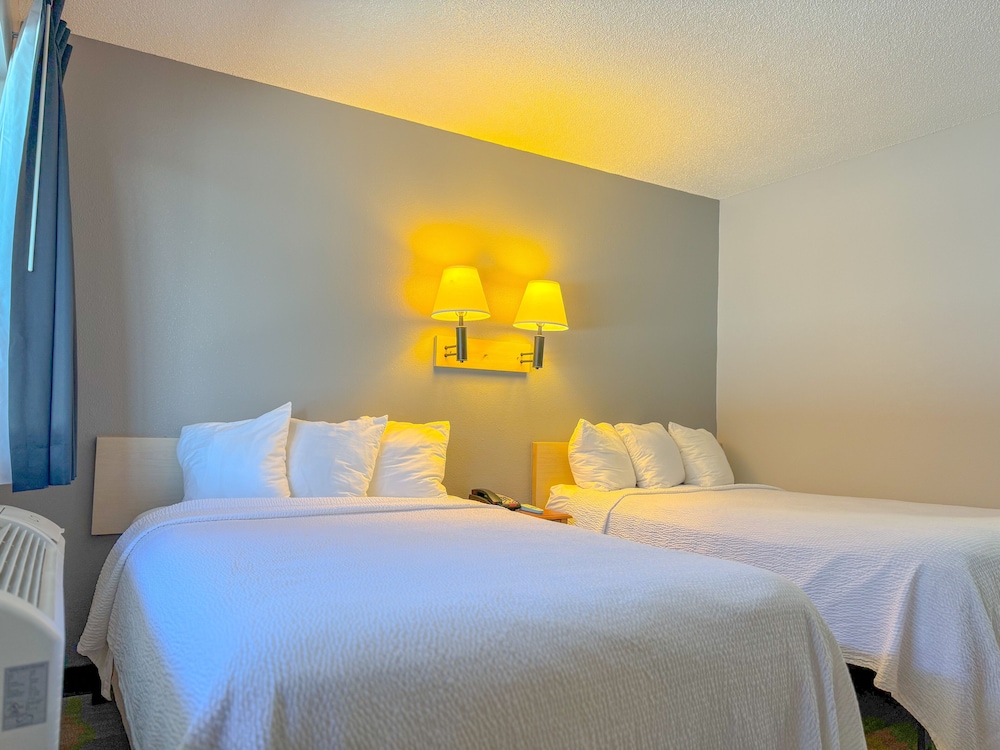 Super 7 Motel - photo 5