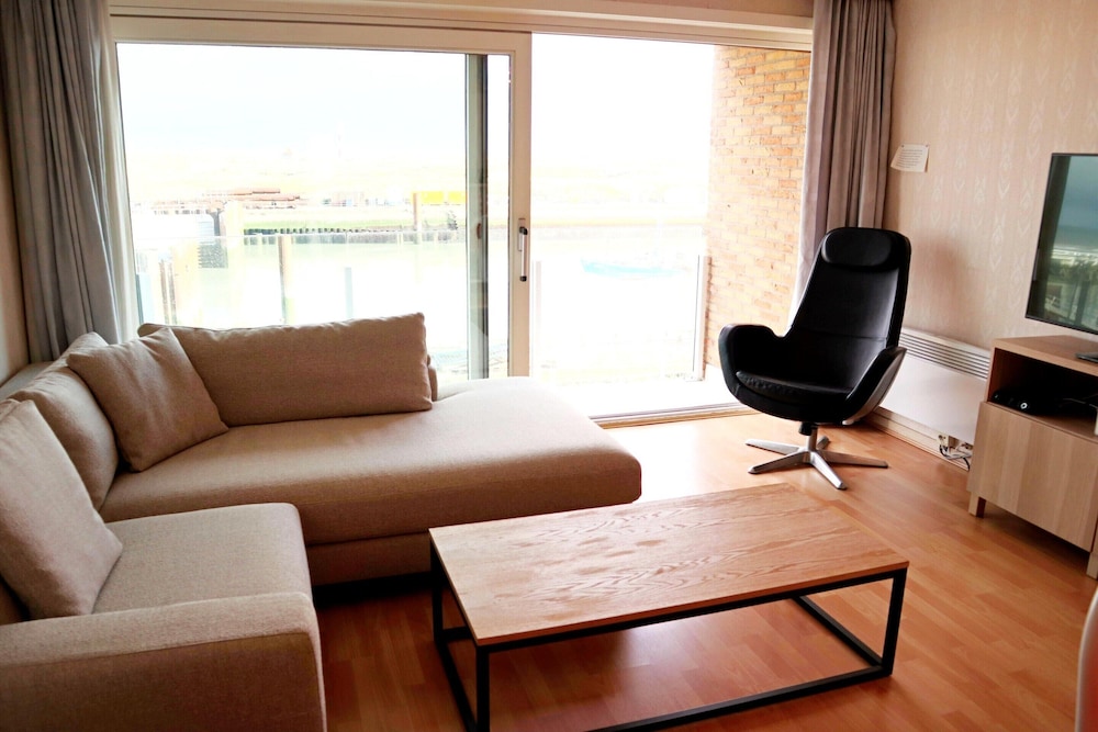 Apartment in Nieuwpoort Near Sandy Beaches — 4-Star Luxury Hotel in Nieuwpoort, Belgium