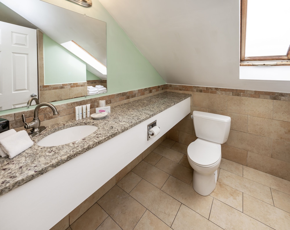 Commander Beach House Hotel - photo 47