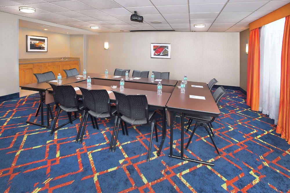 Hampton Inn & Suites Annapolis - photo 28