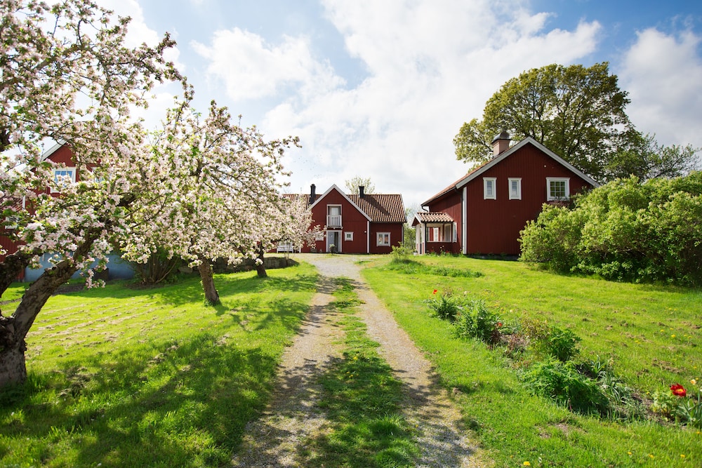 Lilla Sörgården — hotel in Ekeroe