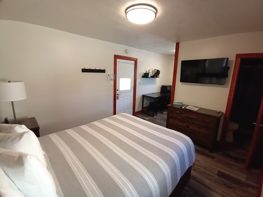 Yellowstone Riverside Cottages - photo 22