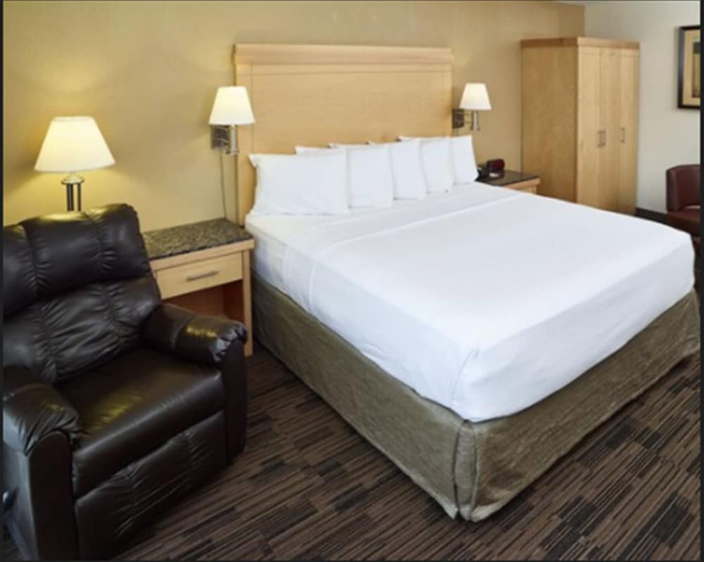 Livinn Hotel St. Paul I 94 East 3M Area - photo 18