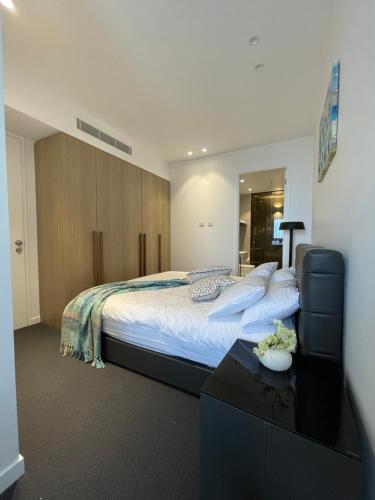 The Fawkner Apartment Bay view pool Gym Free Parking — 4-Star Luxury Hotel in Melbourne, Australia