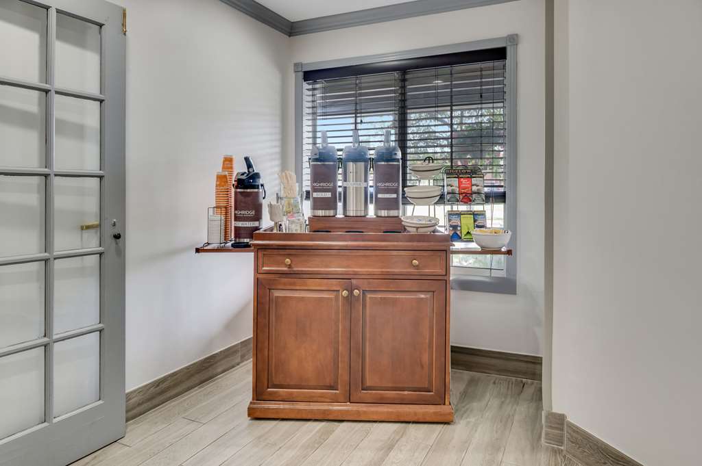 Country Inn & Suites by Radisson Grand Rapids Airport MI - photo 10