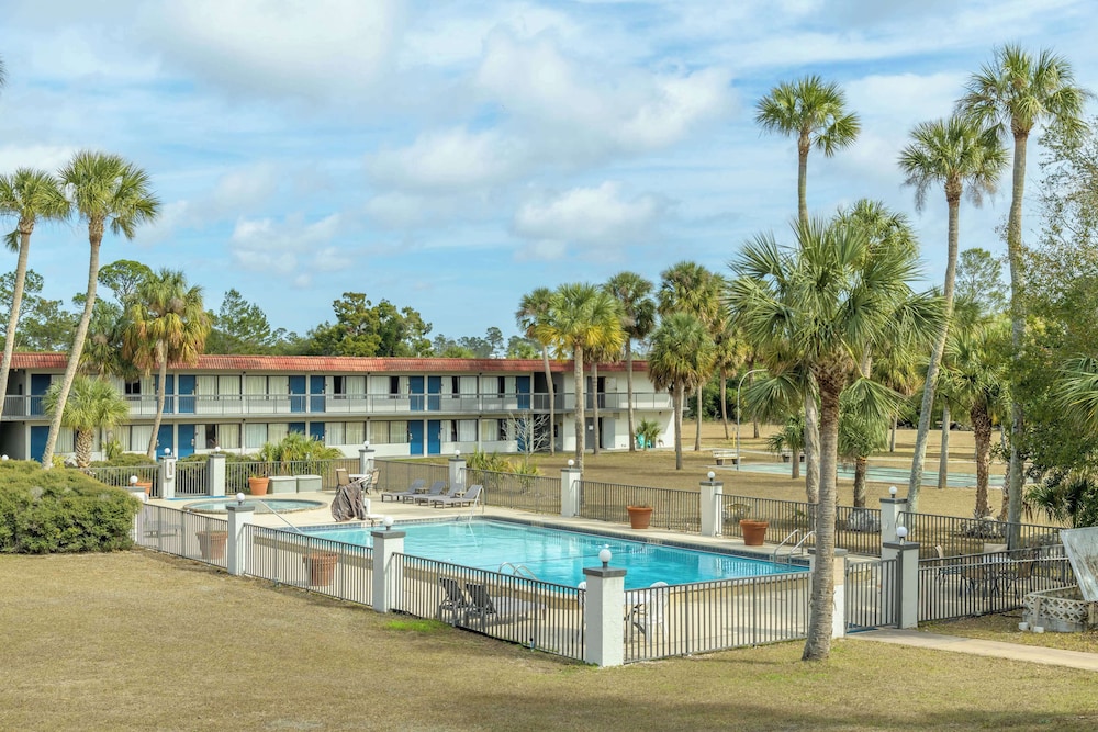 Motel 6 Spring Hill FL Weeki Wachee - photo 23