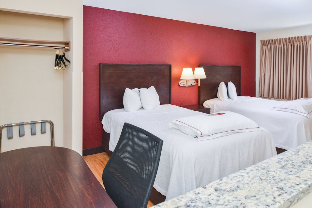 Red Roof Inn PLUS & Suites Guilford - photo 8