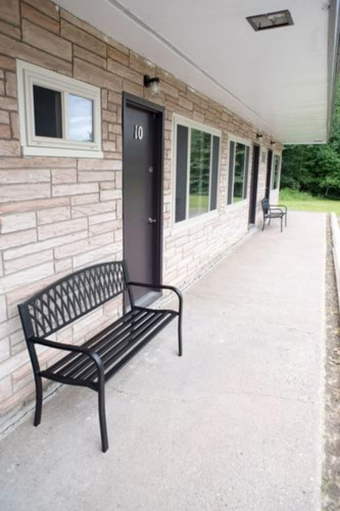 Three Lakes Motel - photo 27