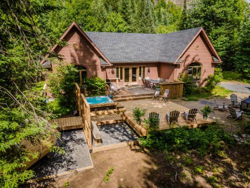 Chalet Chevreuil Zen — 4-Star Luxury Hotel in Mont-Tremblant, Canada