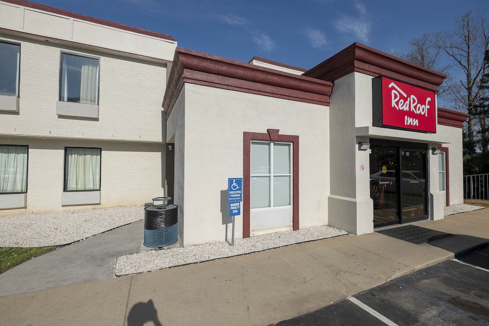 Red Roof Inn Raleigh North Crabtree Mall Lenovo Center - photo 25