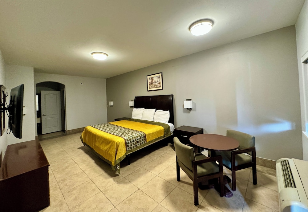 Texas Inn and Suites City Center at University Dr. - photo 17