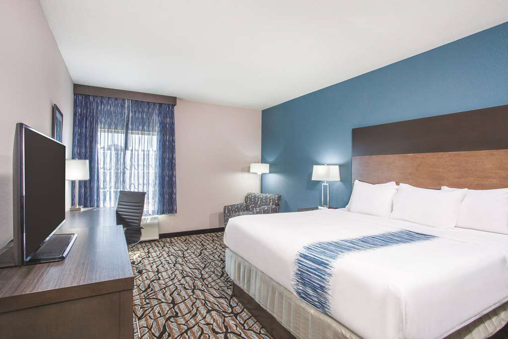 La Quinta Inn & Suites by Wyndham Cullman - photo 19