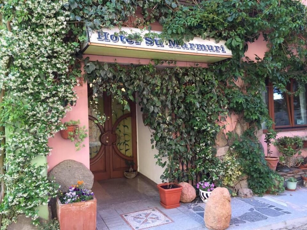 Hotel Su Marmuri — Ulassai