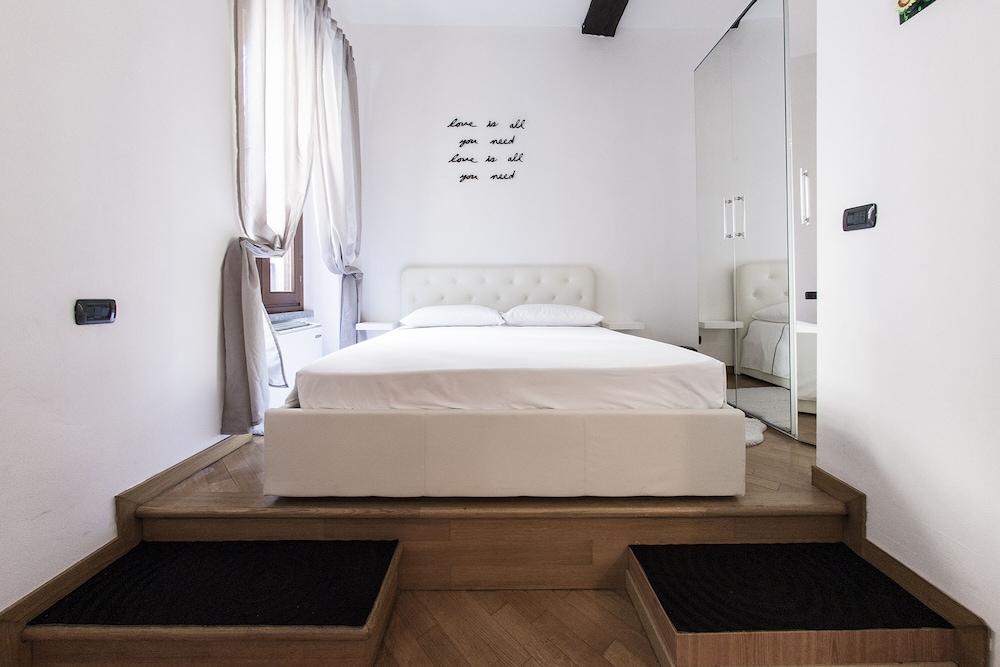 Hemeras Boutique House Aparthotel Duomo 6 in Milan, Italy