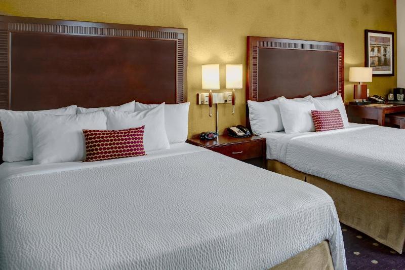 Courtyard by Marriott Kansas City Country Club Plaza - photo 22