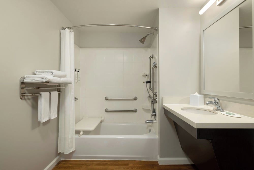 TownePlace Suites by Marriott Alexandria - photo 21
