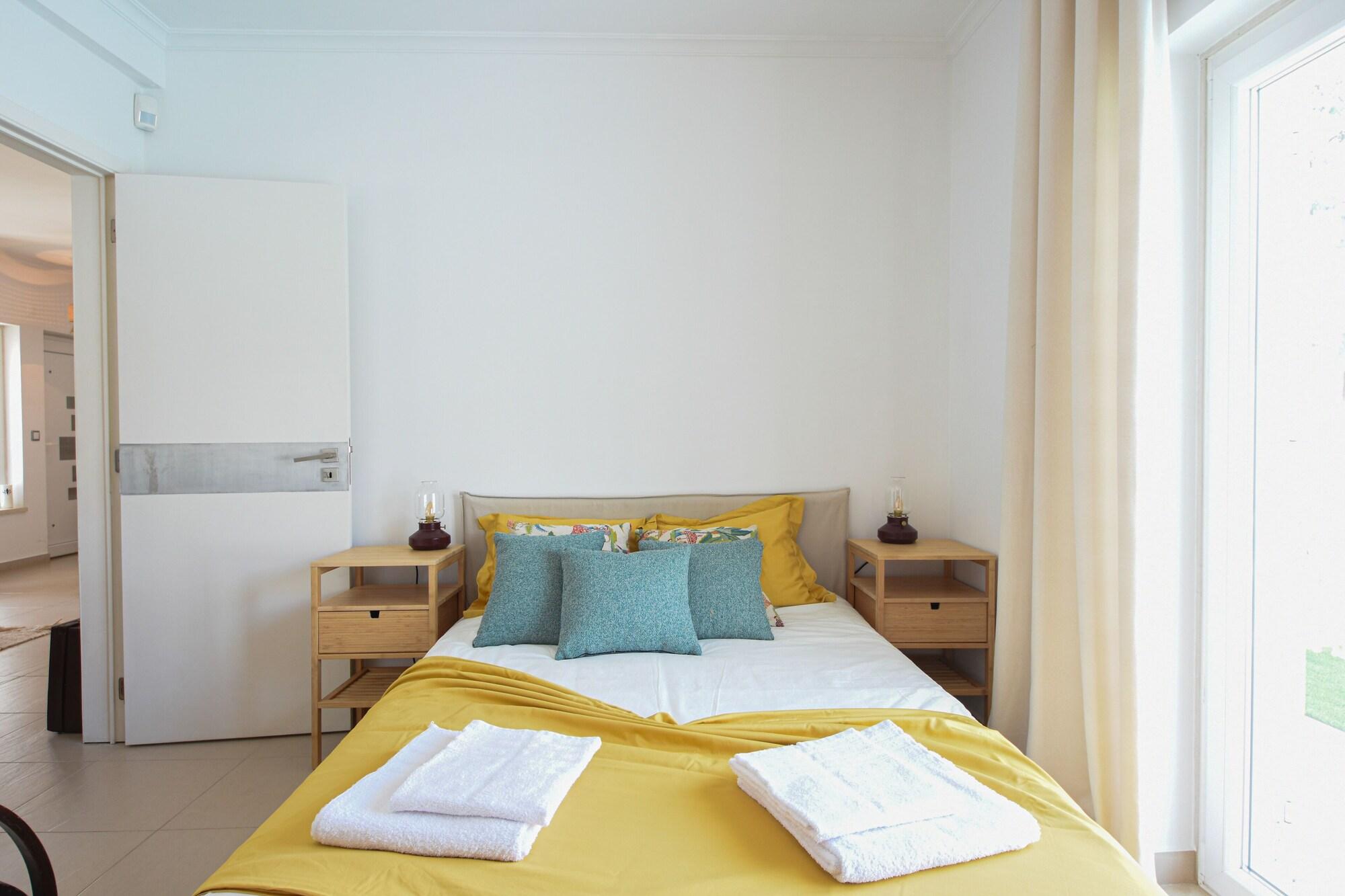Aroeira villa with heated pool by Golf course Beach and Lisbon — 4-Star Luxury Hotel in Almada, Portugal