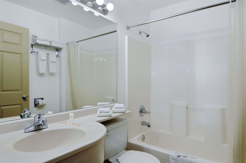 Microtel Inn & Suites by Wyndham Eagle River Anchorage Area - photo 20