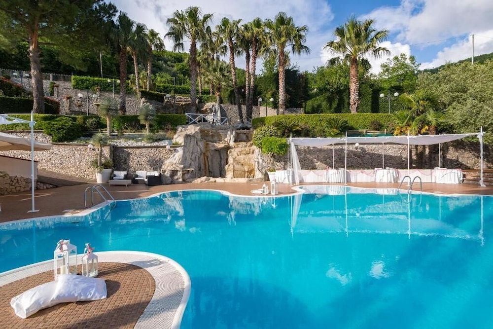 Villa al Rifugio — 4-Star Luxury Hotel in Cava De Tirreni, Italy