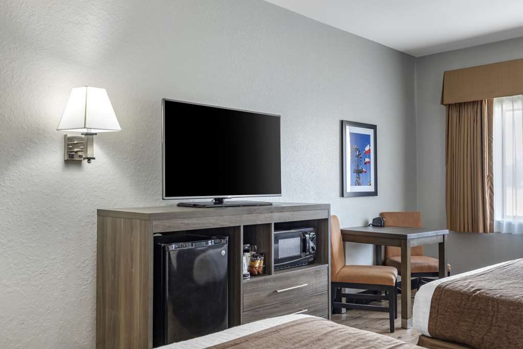 Best Western Plus Victoria Inn & Suites - photo 22