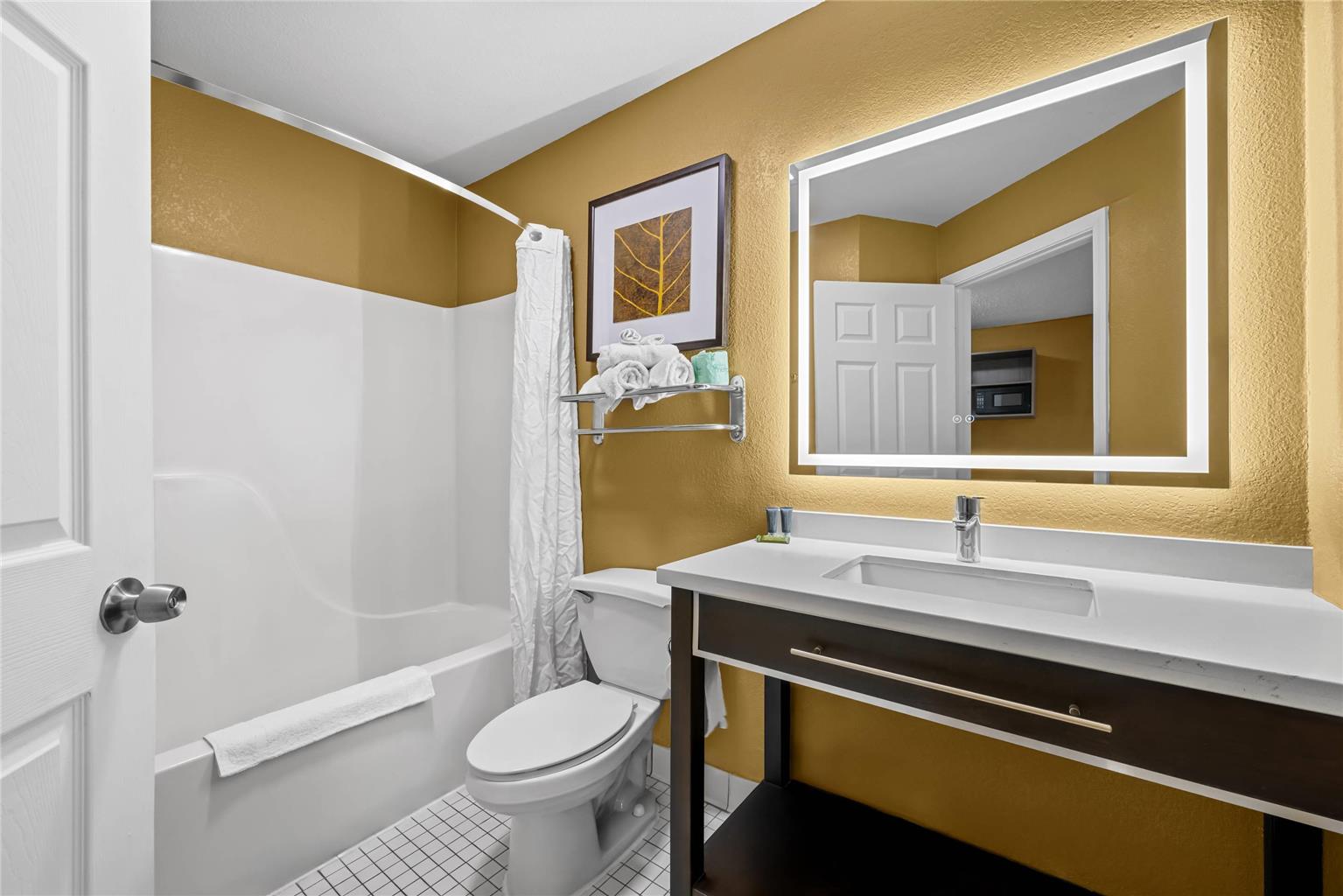 Suburban Studios Charlotte Executive Park - photo 7