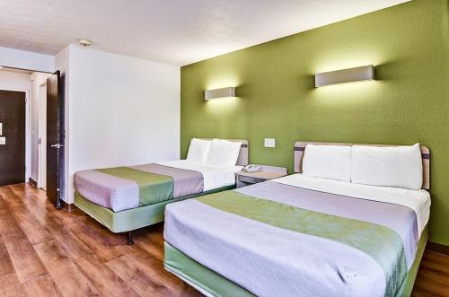 Economy Inn Pittsburgh Airport - photo 10