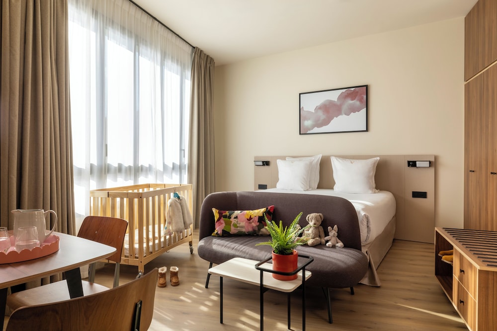Yuna Montmartre ApartHotel — 4-Star Luxury Hotel in Paris, France