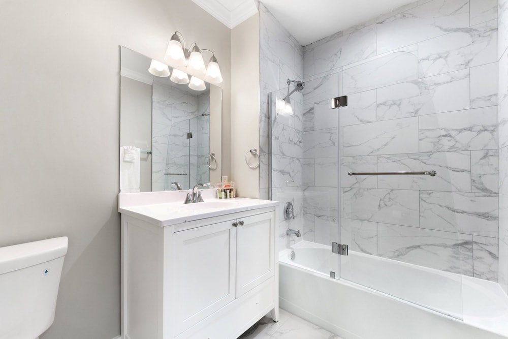 Global Luxury Suites on Prospect Street - photo 2