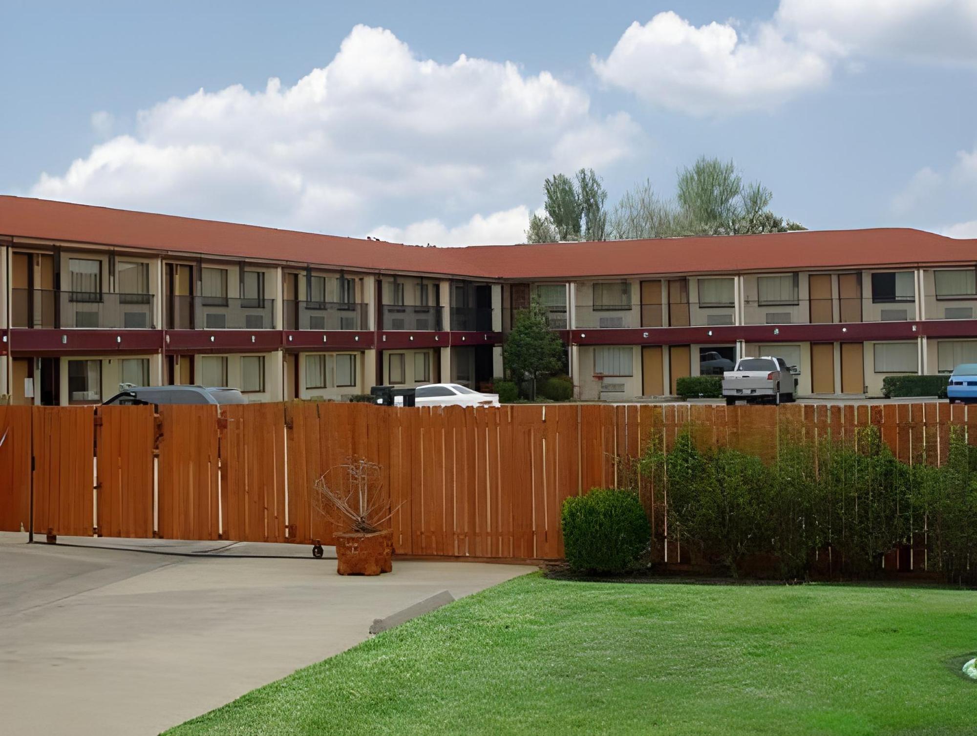 Executive Inn & Suites Houston - photo 21