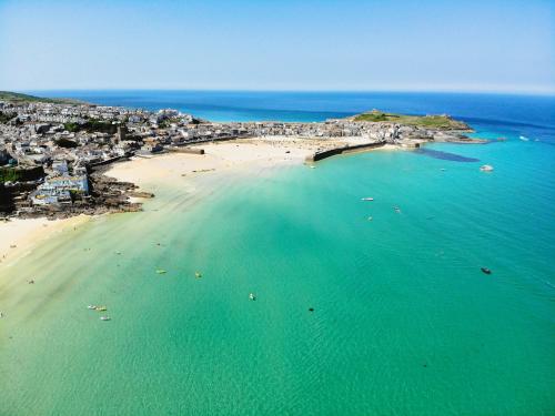 Cheerful Fisherman S Cottage — 4-Star Luxury Hotel in St Ives, United Kingdom