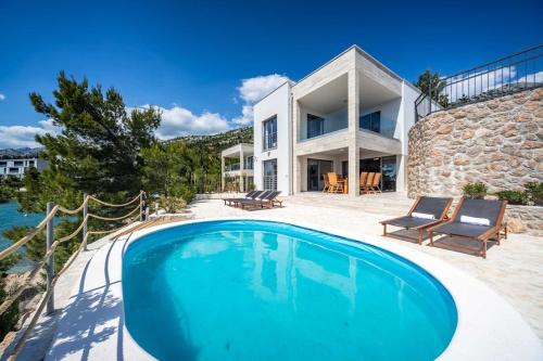 Villa Poseidon — 4-Star Luxury Hotel in Starigrad, Croatia