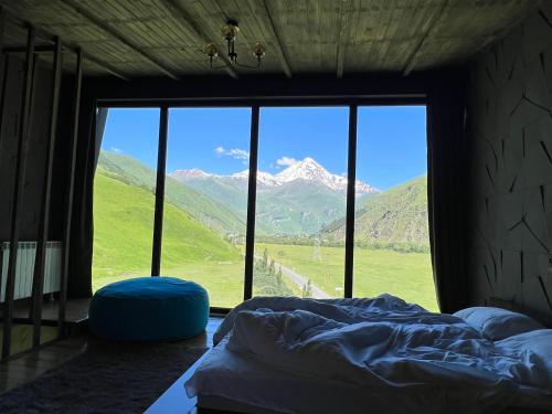 Gzaze — 4-Star Luxury Hotel in Step'antsminda, Georgia