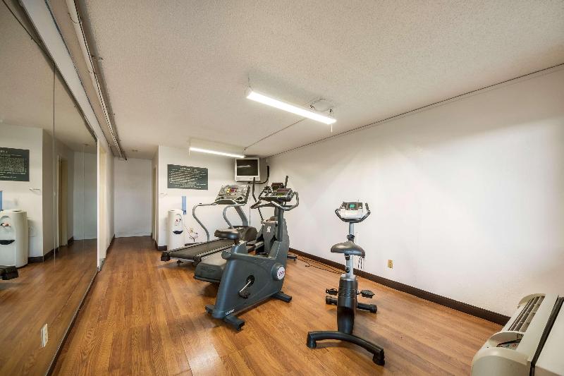 Travelodge by Wyndham San Antonio Lackland AFB - photo 17