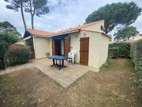 Maisonnette hameau des pins in Saint-Jean-De-Monts, France
