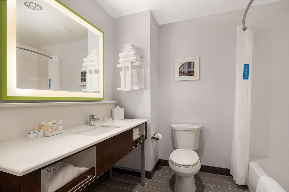 Hampton Inn & Suites Raleigh Midtown - photo 33