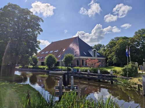 Vakantieboerderij Broeresloot — 4-Star Luxury Hotel in Sneek, Netherlands