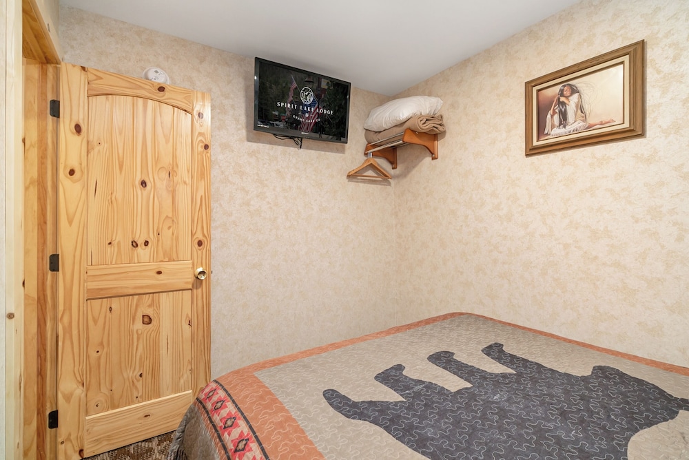 Spirit Lake Lodge - photo 17